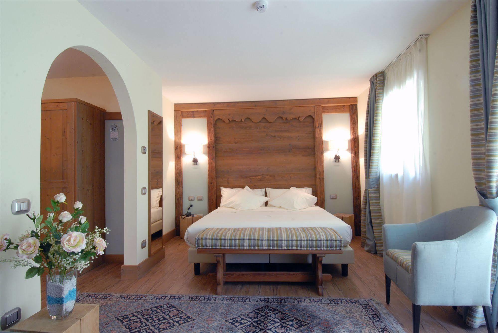 Hotel Garni Vittoria Fiera Di Primiero Exterior photo